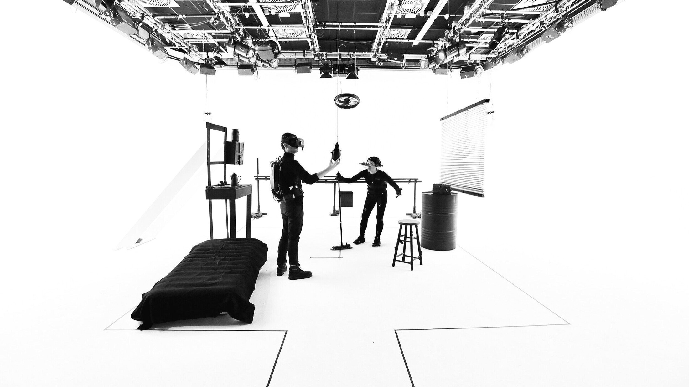 Le plateau de capture LIFE Studio, deux interprètes en combinaison
